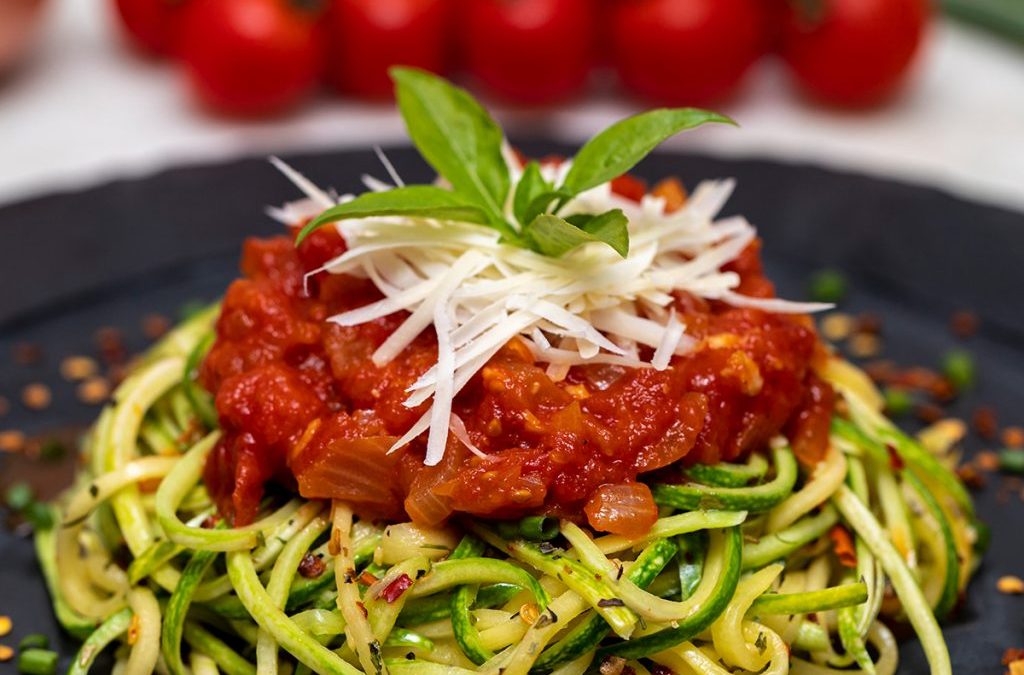 Espaguetis de calabacín con tomate