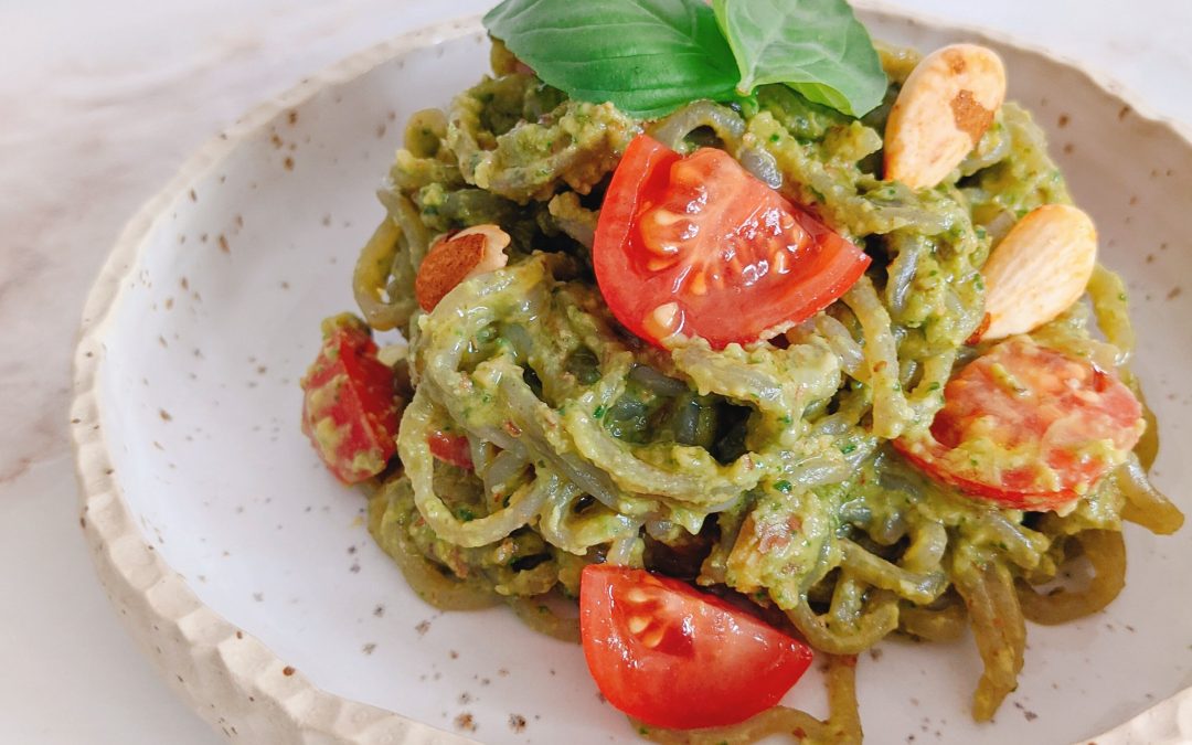 Pasta de Konjac con Pesto de Aguacate